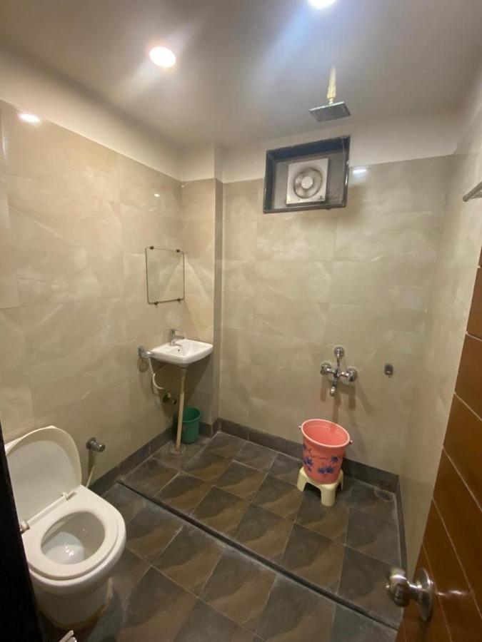 Hotel Raghupati Ayodhya Екстериор снимка