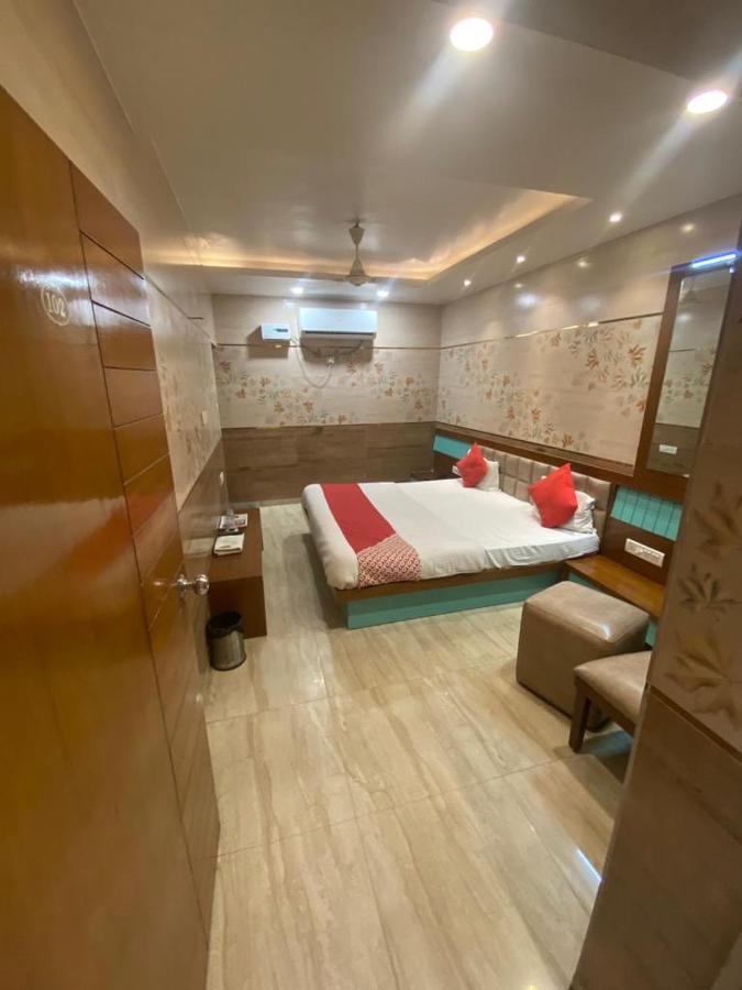 Hotel Raghupati Ayodhya Екстериор снимка